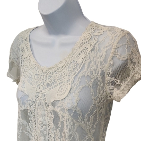 Lovely 153 Lace Hi/Low Top - Picture 2 of 5